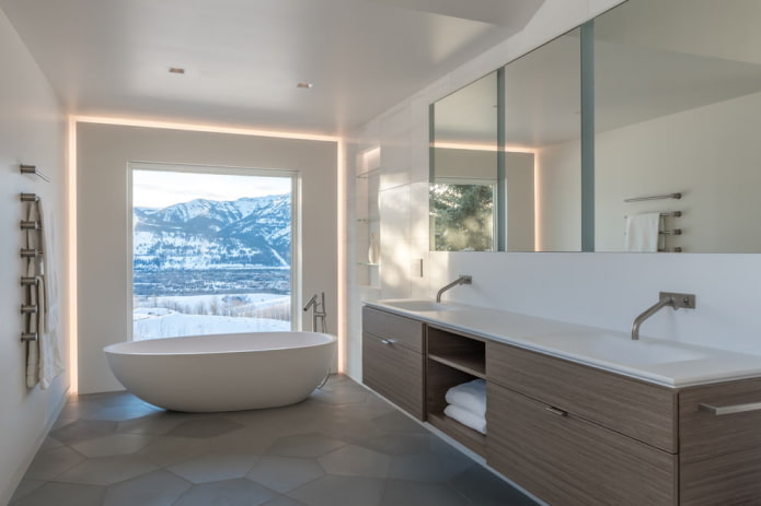 baño elegante con ventana panorámica