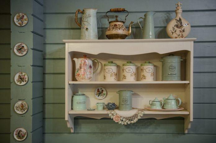 Utensilios de cocina en estilo provenzal