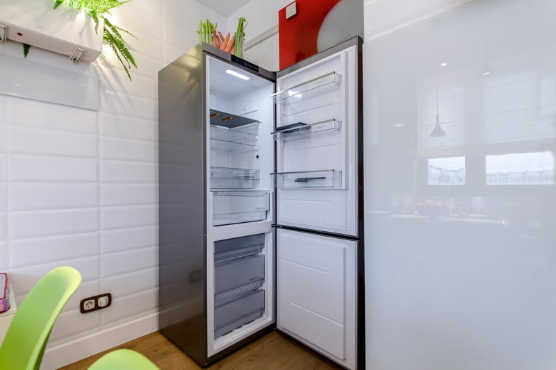 ¿Cómo colocar un refrigerador en la cocina?
