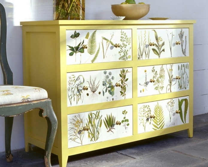 Fachadas de armario decoradas con papel pintado