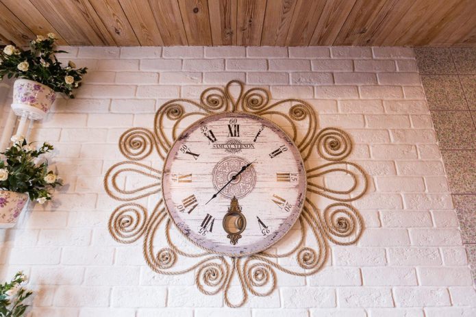 reloj de estilo provenzal