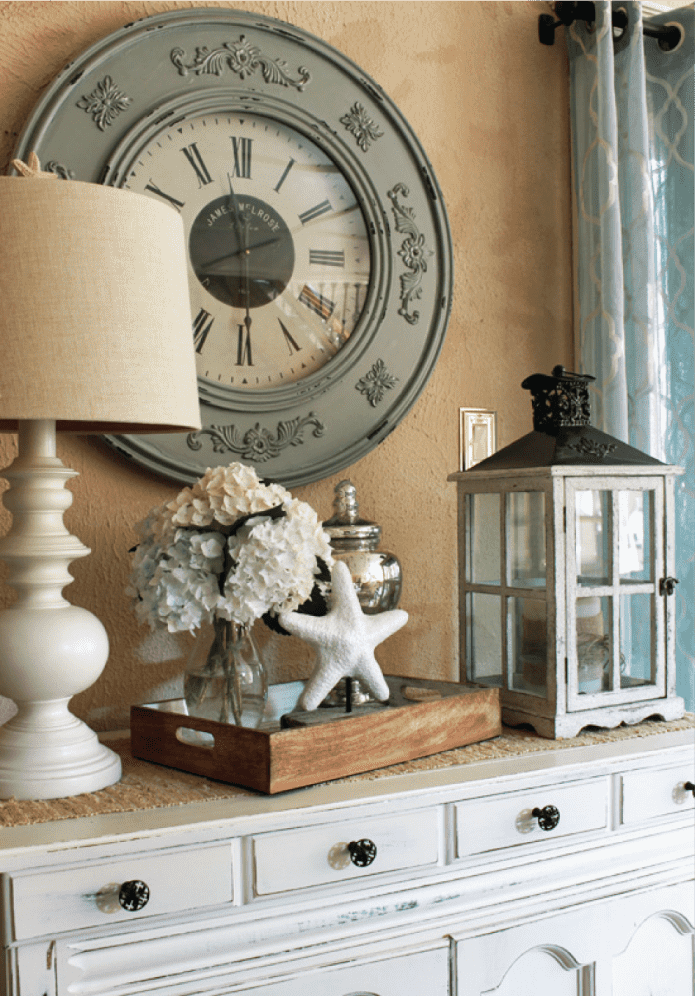 Reloj de pared con marco de madera