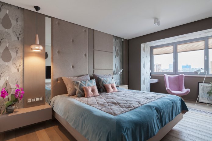 Dormitorio de estilo moderno con balcón