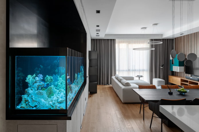 interior de apartamento con acuario