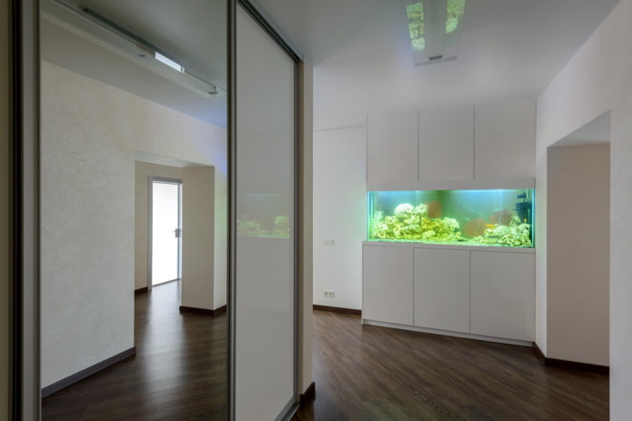 interior minimalista con acuario