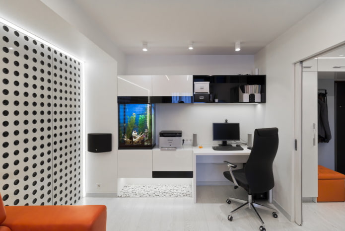 acuario en una oficina de alta tecnología