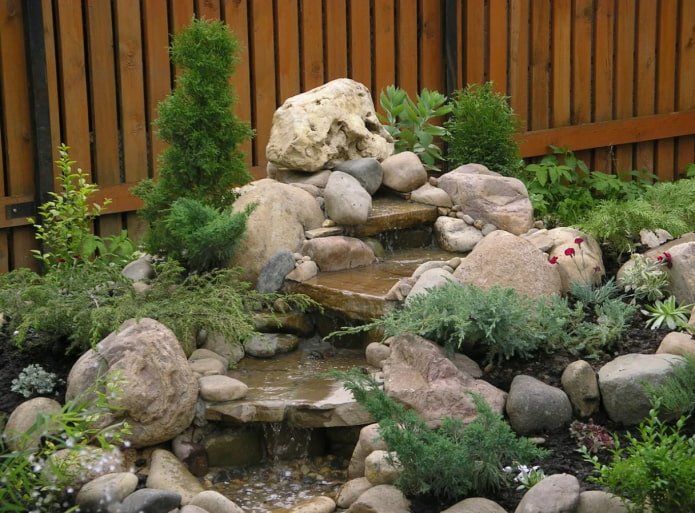 cascada en diseño de paisaje