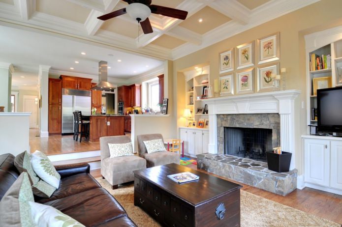 salón en una casa de estilo americano con chimenea
