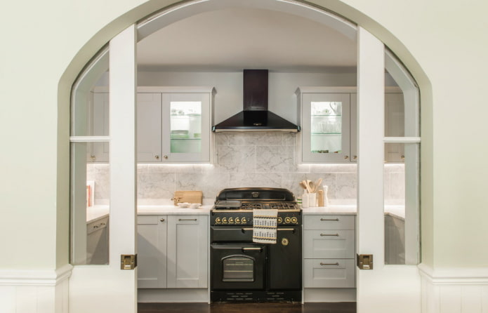 diseño de arco en el interior de la cocina