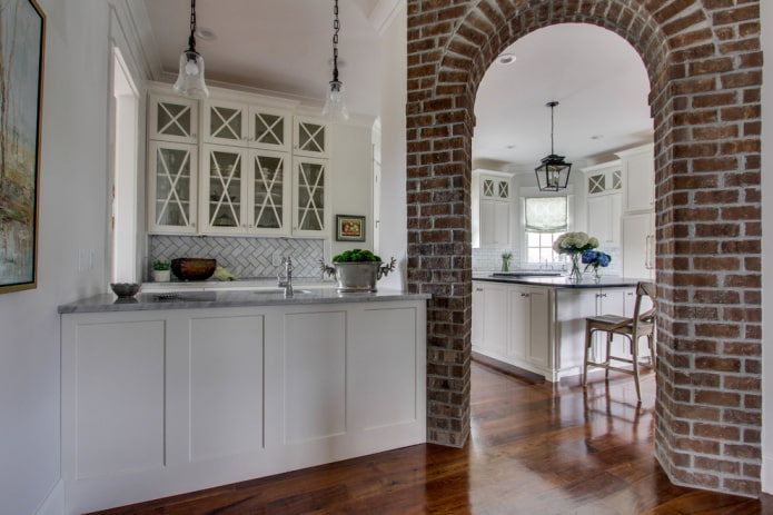 decoración de arcos en el interior de la cocina