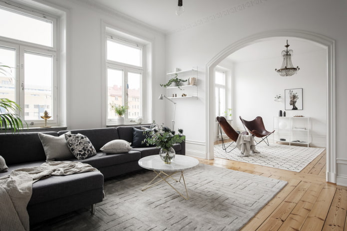 Arco en el interior de la sala de estar en estilo escandinavo