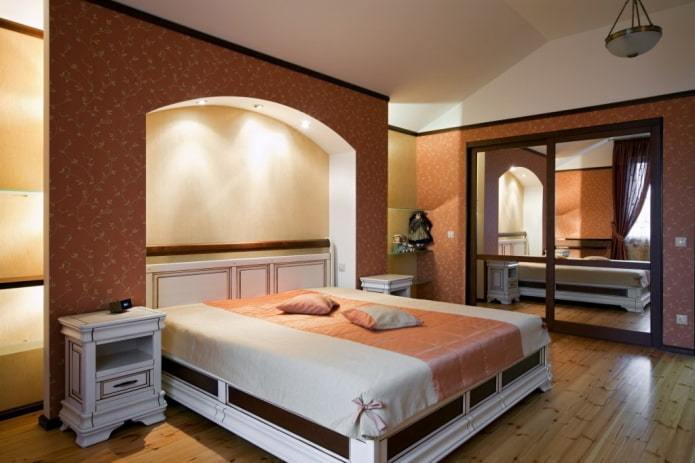 Arco de yeso en el interior del dormitorio