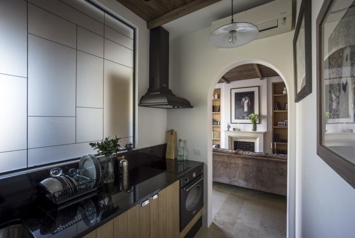 arco de yeso en el interior de la cocina
