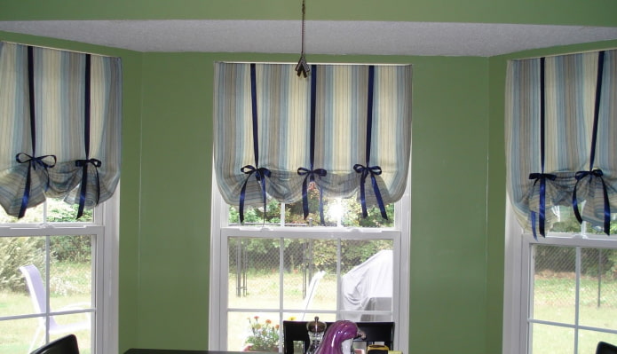 Cortinas austriacas con lazos en el interior