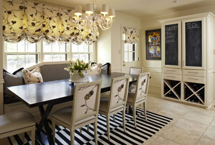 Cortinas austriacas con estampado vegetal