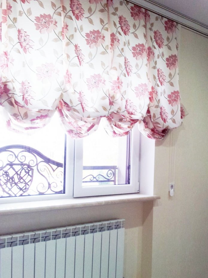 Cortinas austriacas con estampado floral