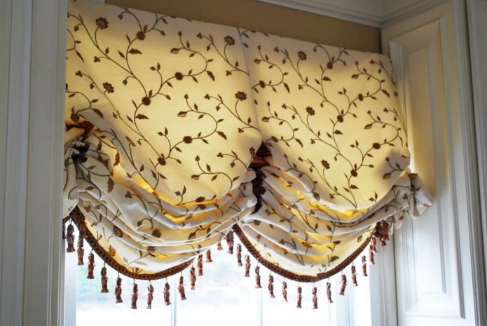 Cortinas austriacas con estampado vegetal