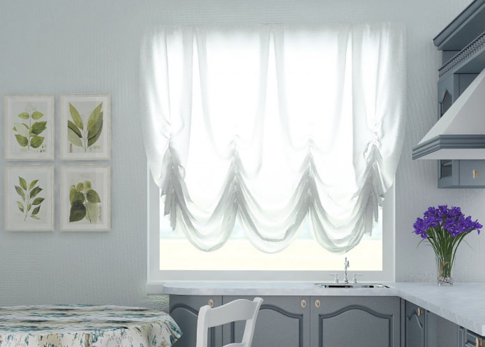 Cortinas austriacas blancas en el interior