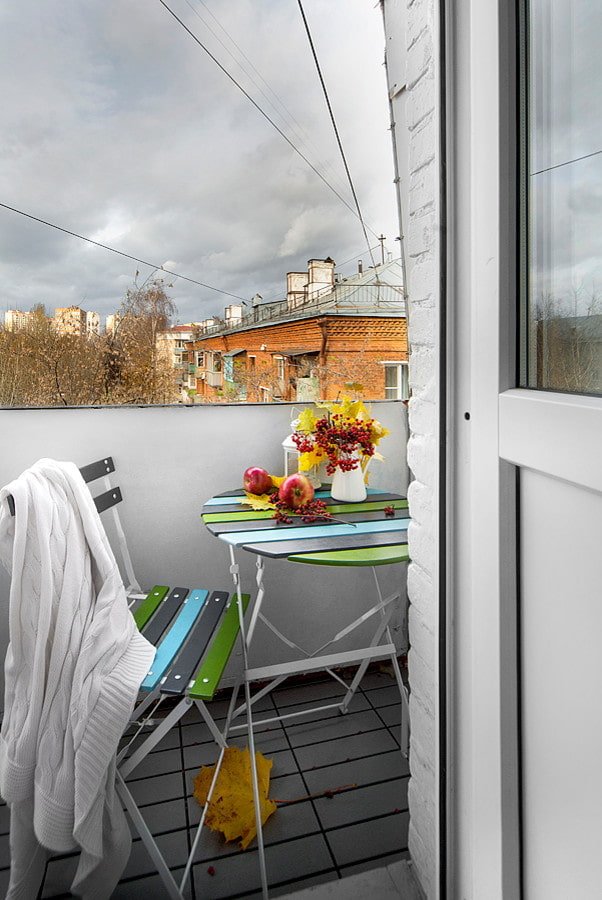 balcón abierto en un apartamento de Khrushchevka