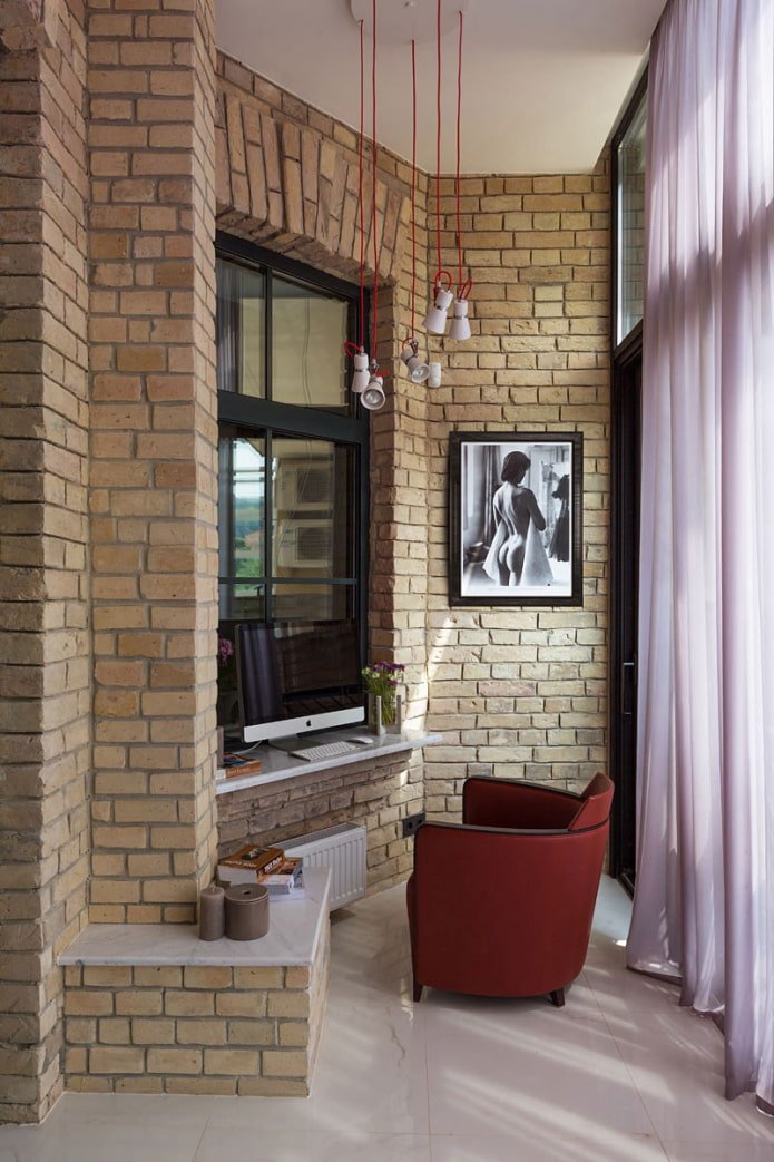 Interior de balcón en estilo loft
