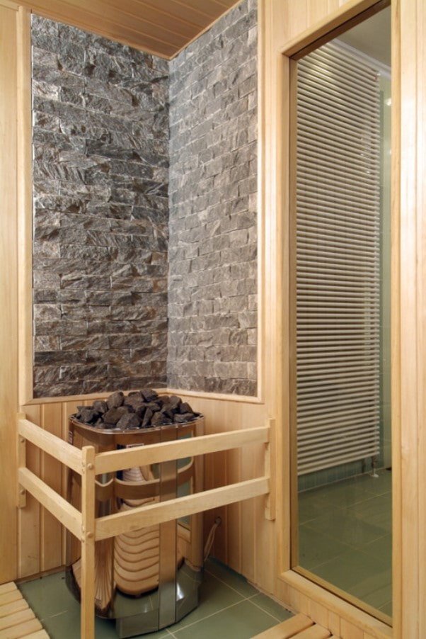 separación de la estufa en la casa de baños