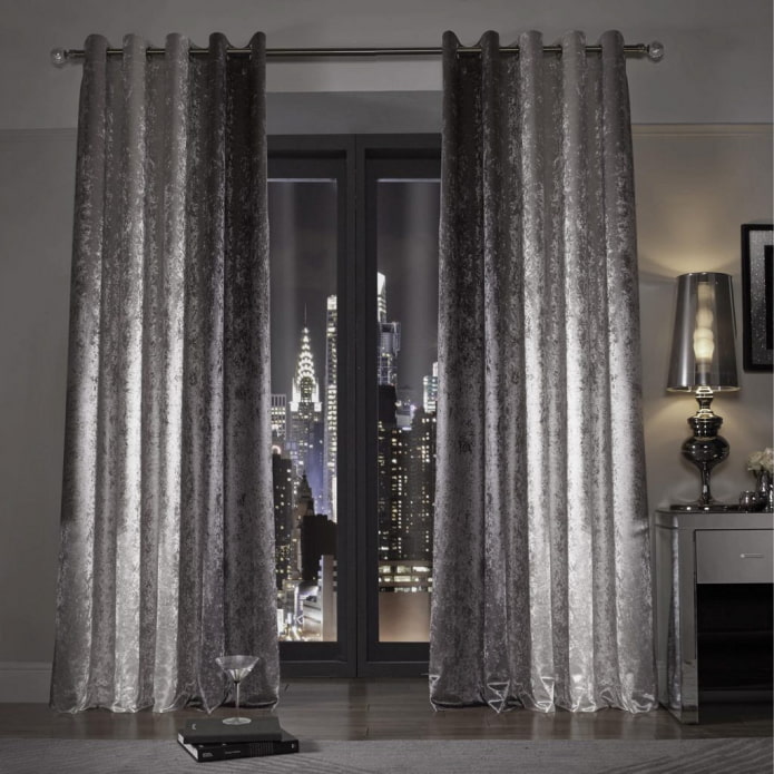 cortinas de terciopelo gris en el interior