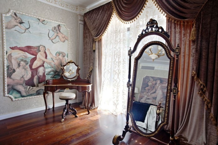 cortinas de terciopelo combinadas con un lambrequín suave