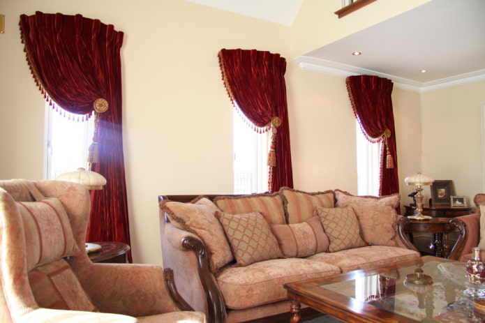 Cortinas de terciopelo con borlas