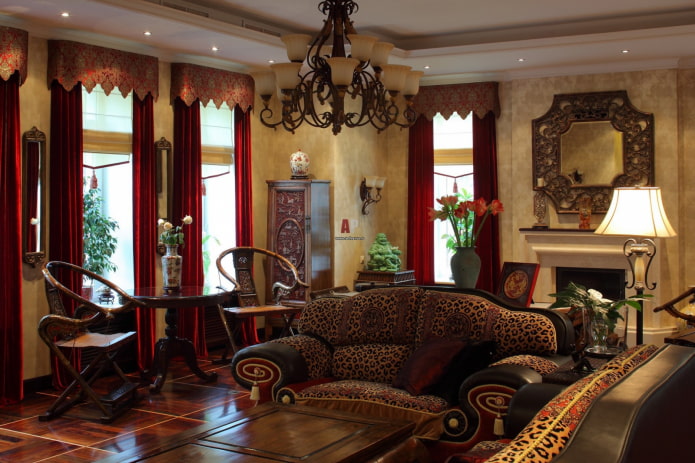 cortinas de terciopelo en un interior de estilo oriental