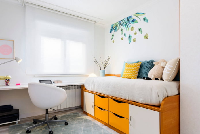 Habitación blanca y amarilla