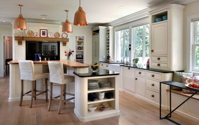 cocina blanca con barra