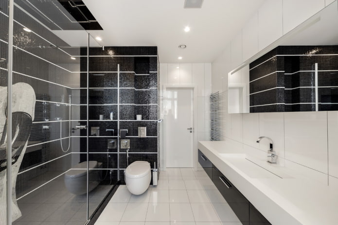 azulejos blancos en el suelo del baño