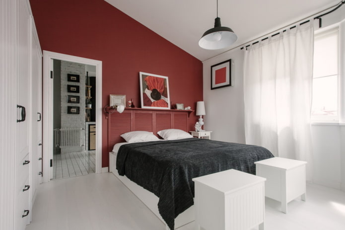 dormitorio blanco con detalles brillantes
