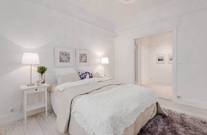 Iluminación en el interior del dormitorio en tonos blancos