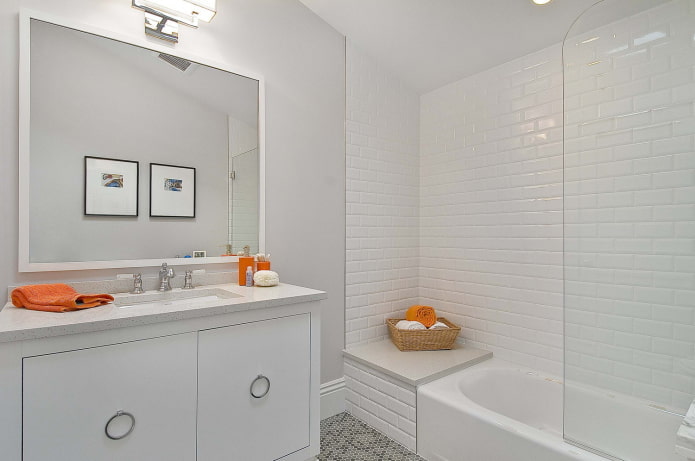 decoración interior de baño blanco