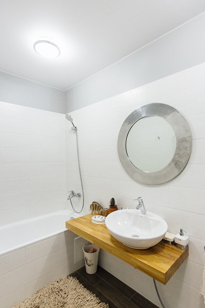 muebles de baño en tonos blancos