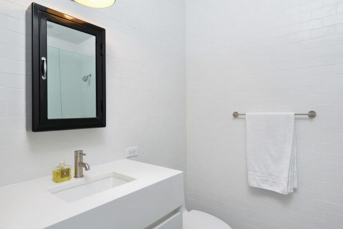 Diseño interior de baño blanco