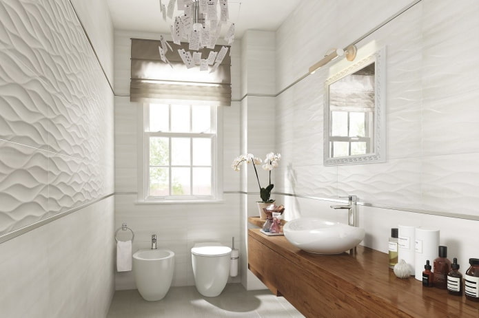 diseño interior de baño en tonos blancos