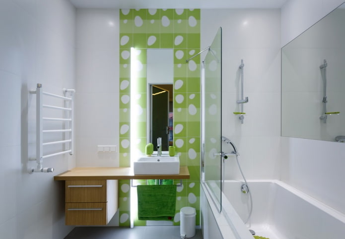 Diseño de interiores de baño en tonos blancos