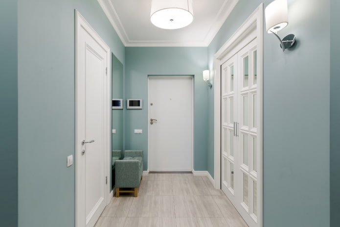 Puertas blancas con suelo gris