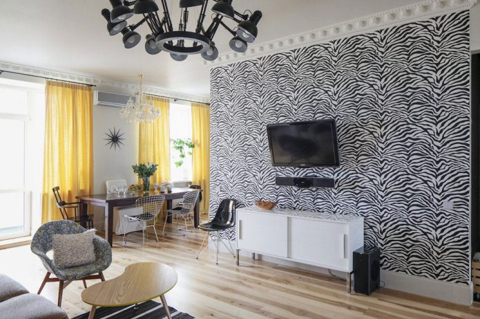 Papel pintado en blanco y negro que imita la piel de cebra