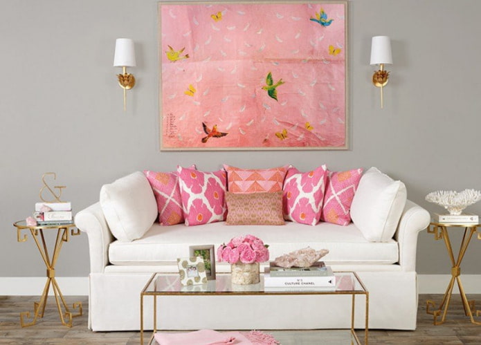 Sofá pequeño blanco y rosa