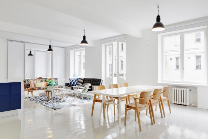 Suelo blanco brillante en el diseño de una habitación de estilo escandinavo