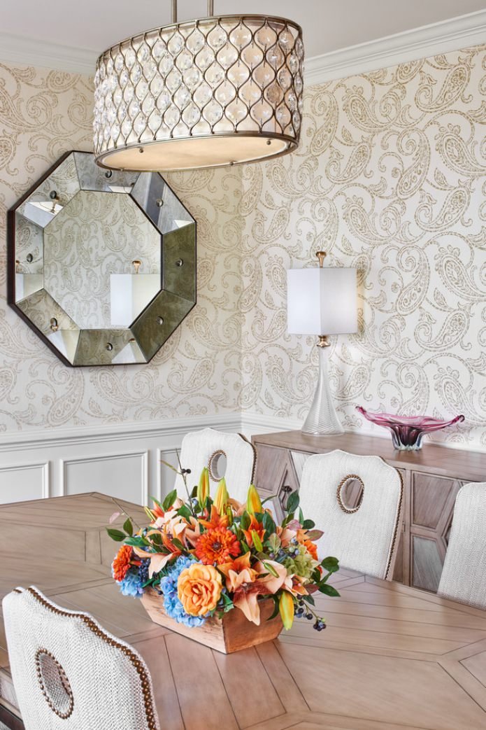papel pintado beige con un patrón en el interior de la habitación