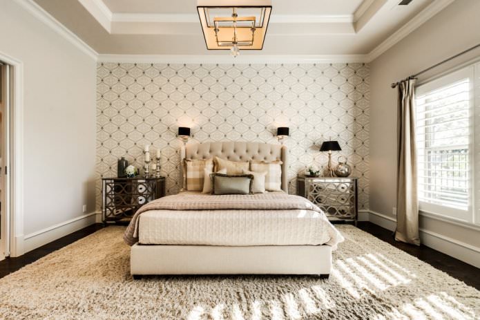 papel pintado beige combinado en el dormitorio