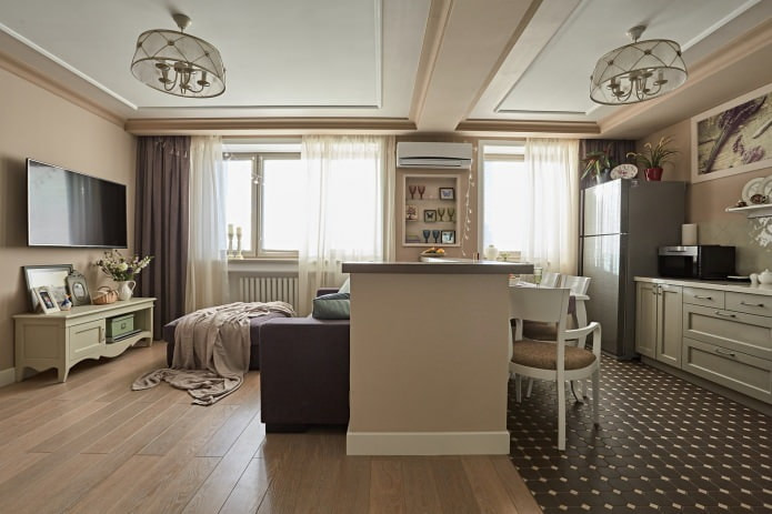 Cortinas beige en un interior clásico
