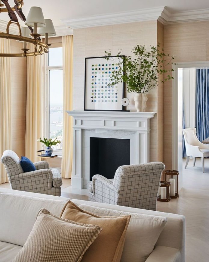 recibidor beige con chimenea