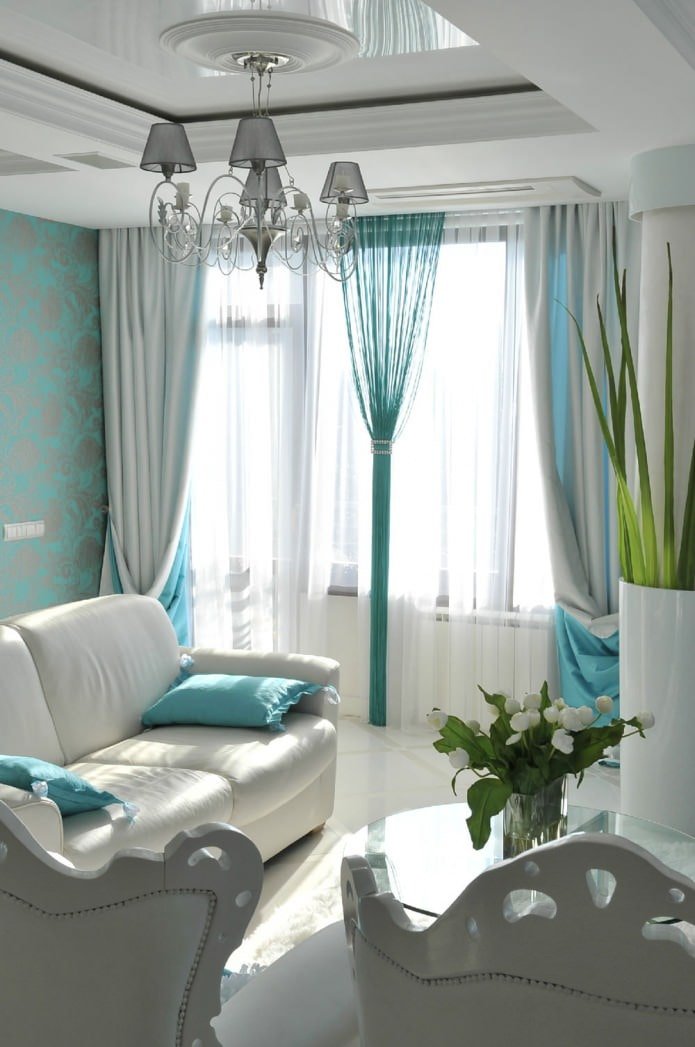 Salón turquesa y blanco