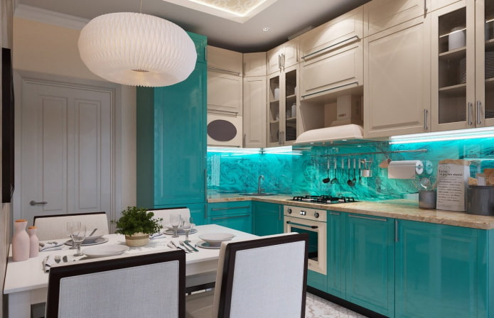 diseño de cocina en tonos beige y turquesa