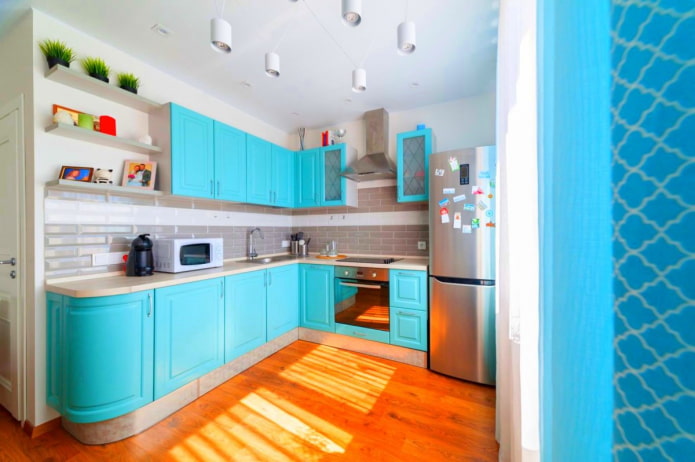 Suelo turquesa en el interior de la cocina